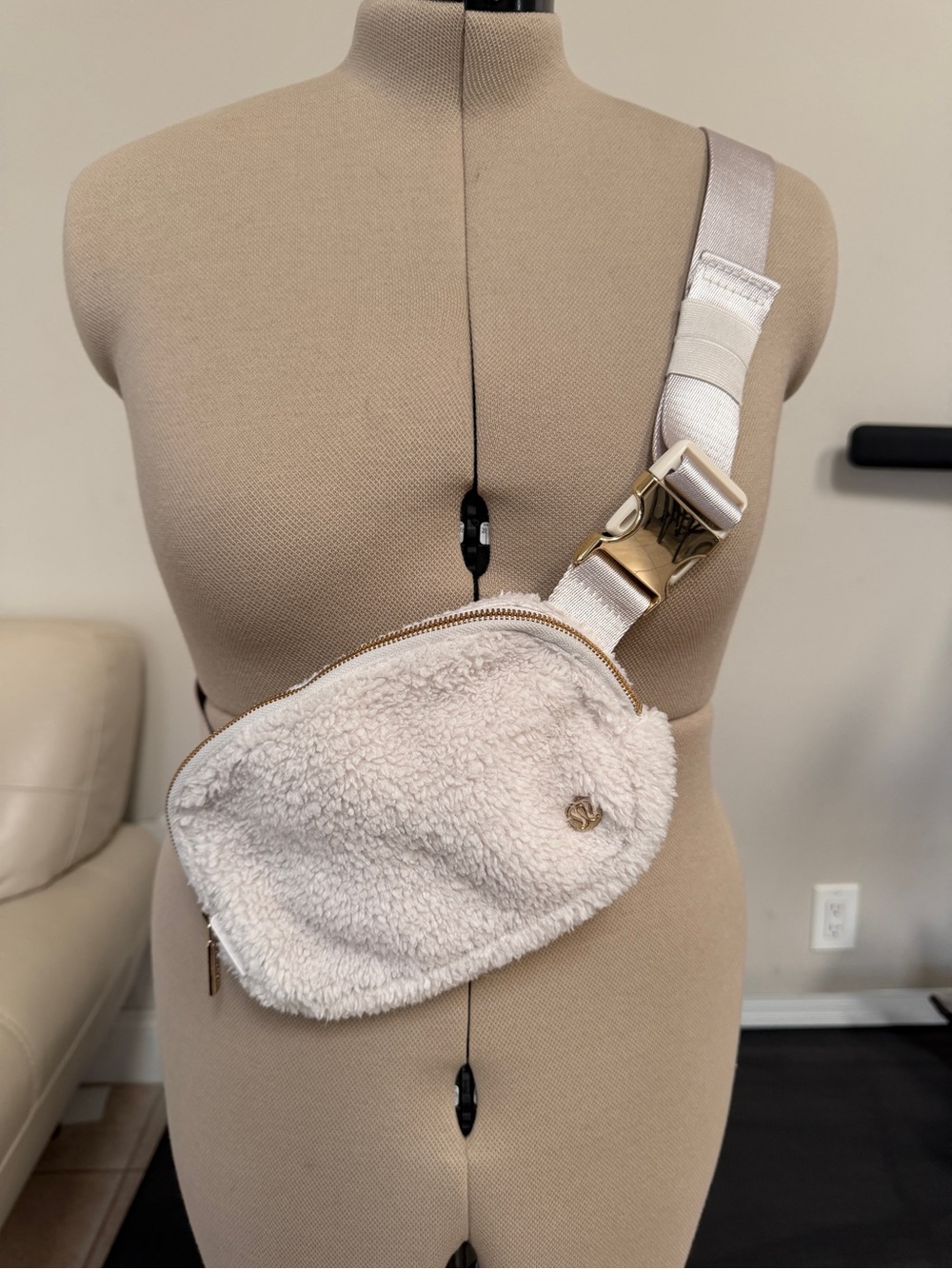 Lululemon Everywhere Belt Bag